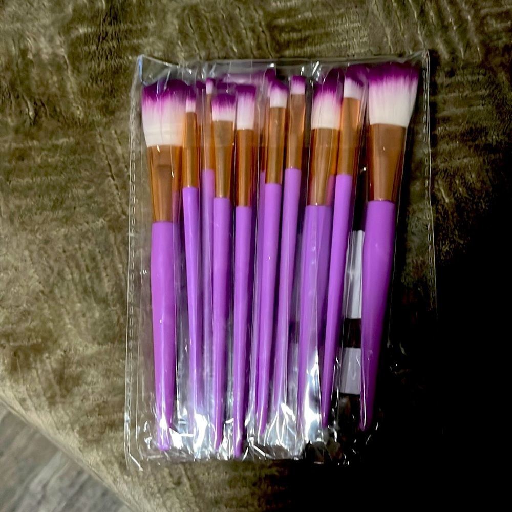 Makeup brushes